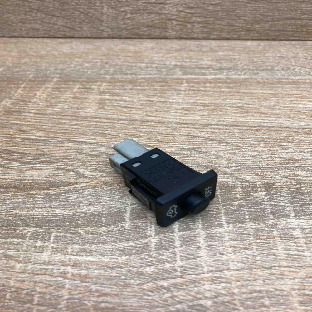 15A086   Alarm switch Toyota Prius (XW20)