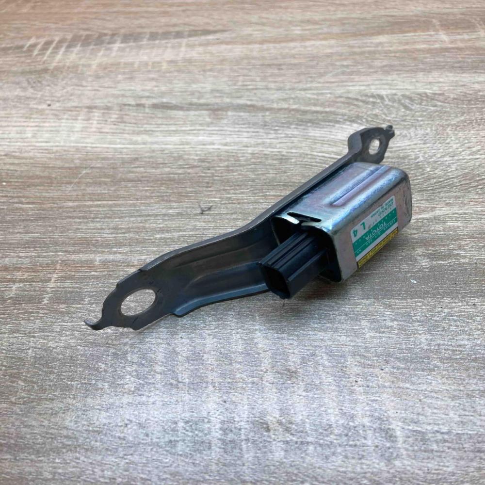 89834 47020 187900 0920 L4 Airbag deployment crash/impact sensor Toyota Prius (X