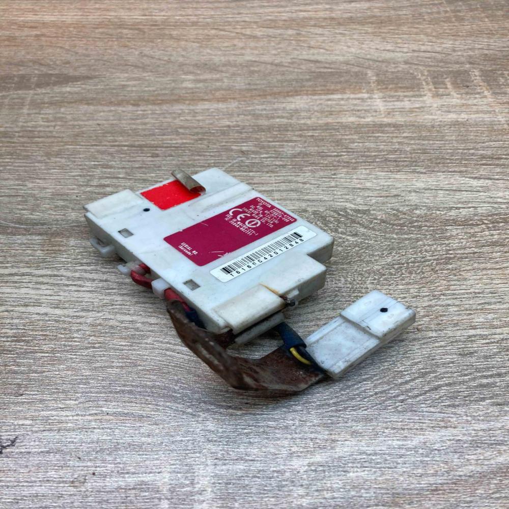 89992 47040 626616 000  Other control units/modules Toyota Prius (XW20)