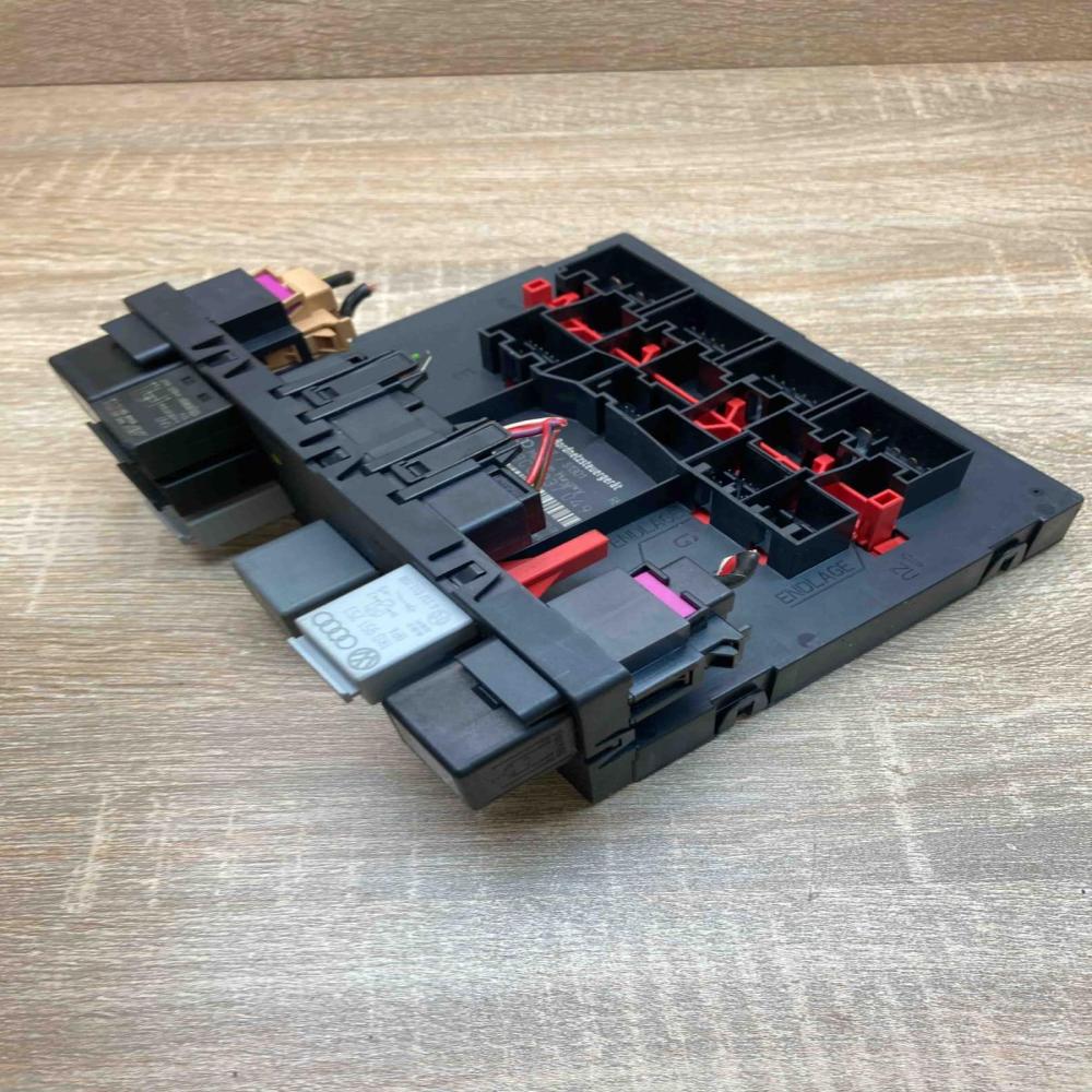 3C0937049J   Comfort/convenience module Volkswagen PASSAT B6
