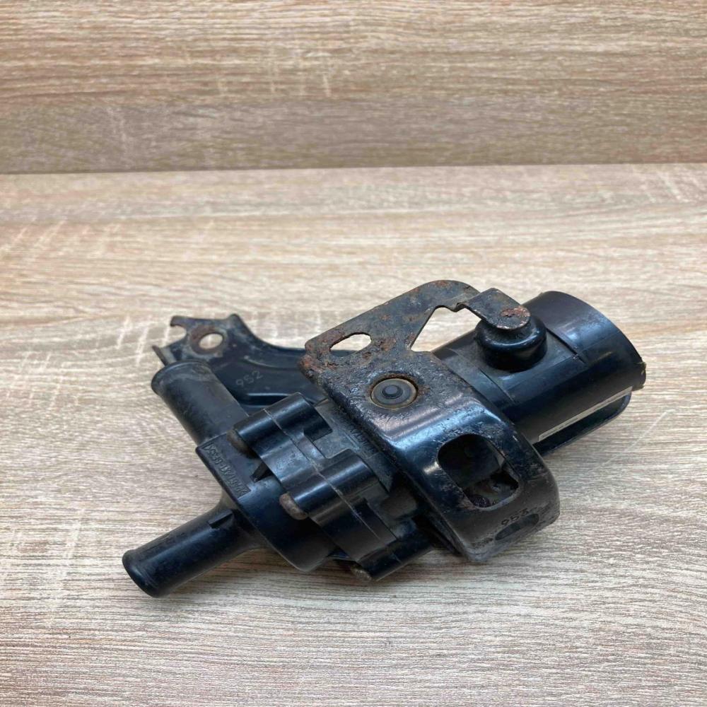 064100 0951   Electric auxiliary coolant/water pump Toyota Prius (XW20)