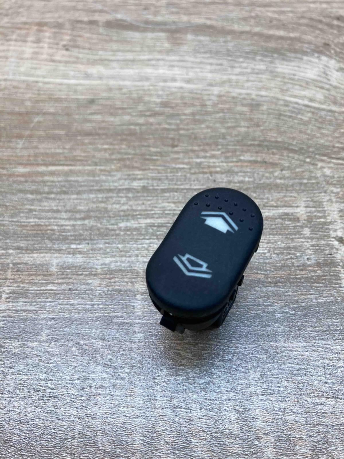 98AB14529DC   Electric window control switch Ford Focus