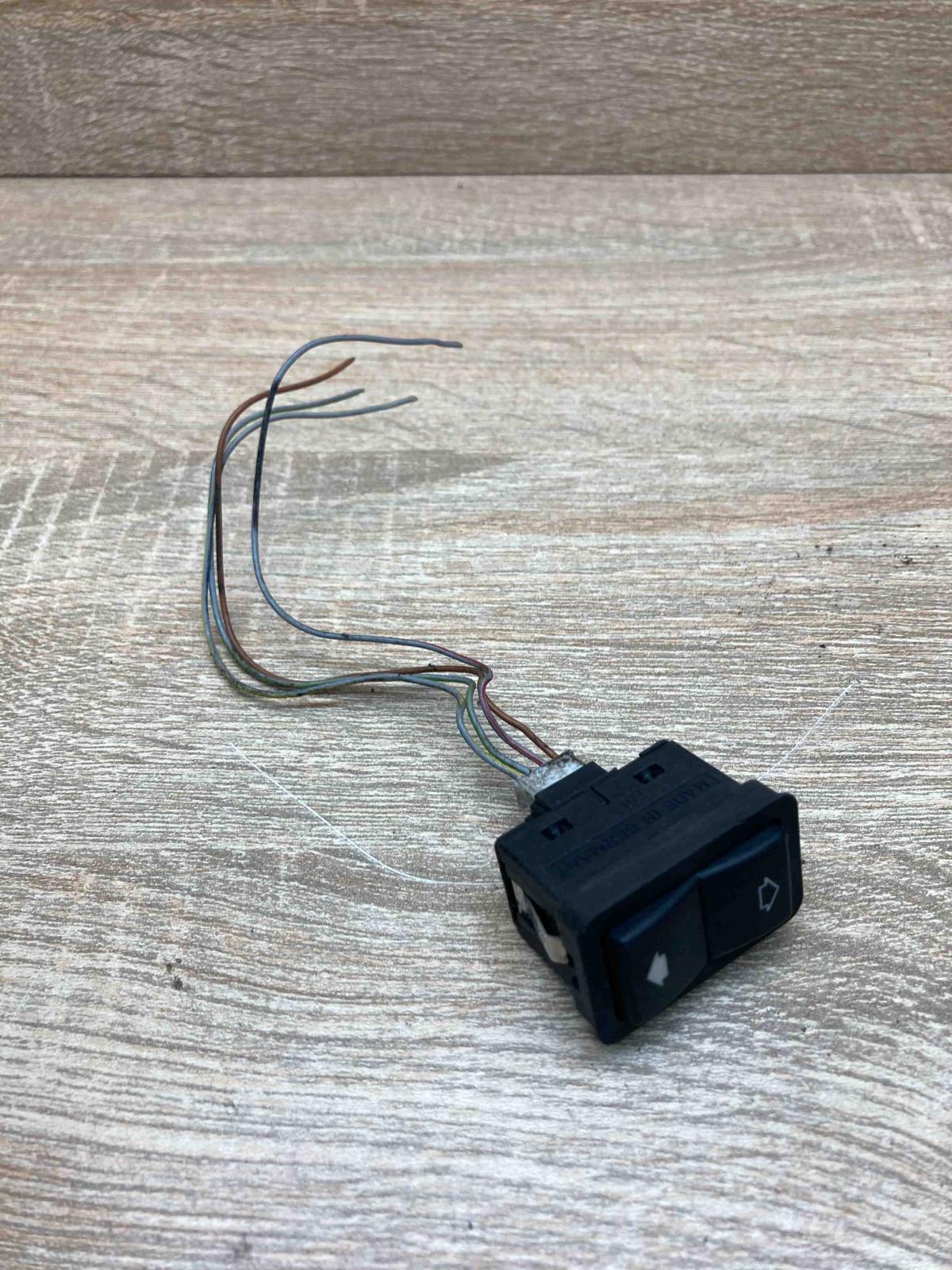 8368974   Electric window control switch BMW 7 E38
