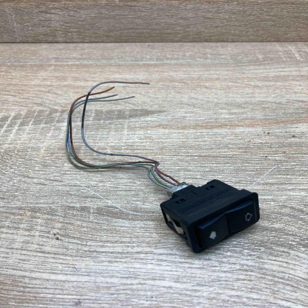 8368974   Electric window control switch BMW 7 E38