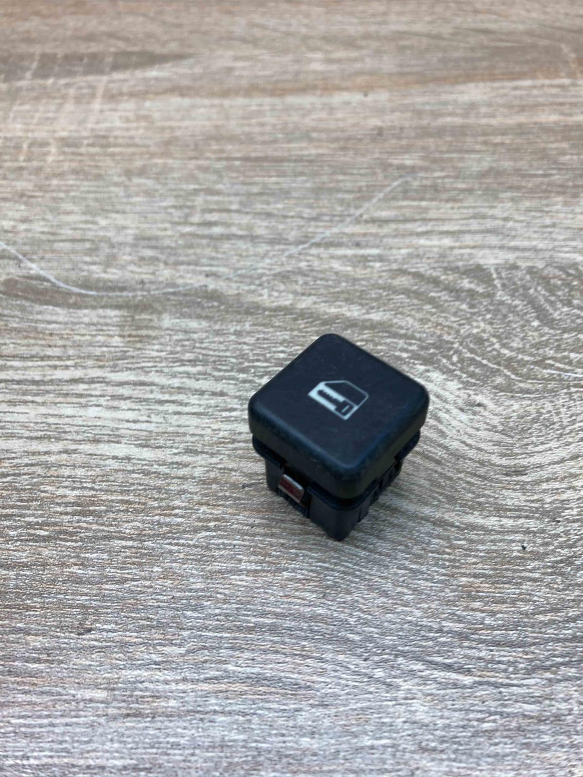 8360828   Central locking switch button BMW 5 E39