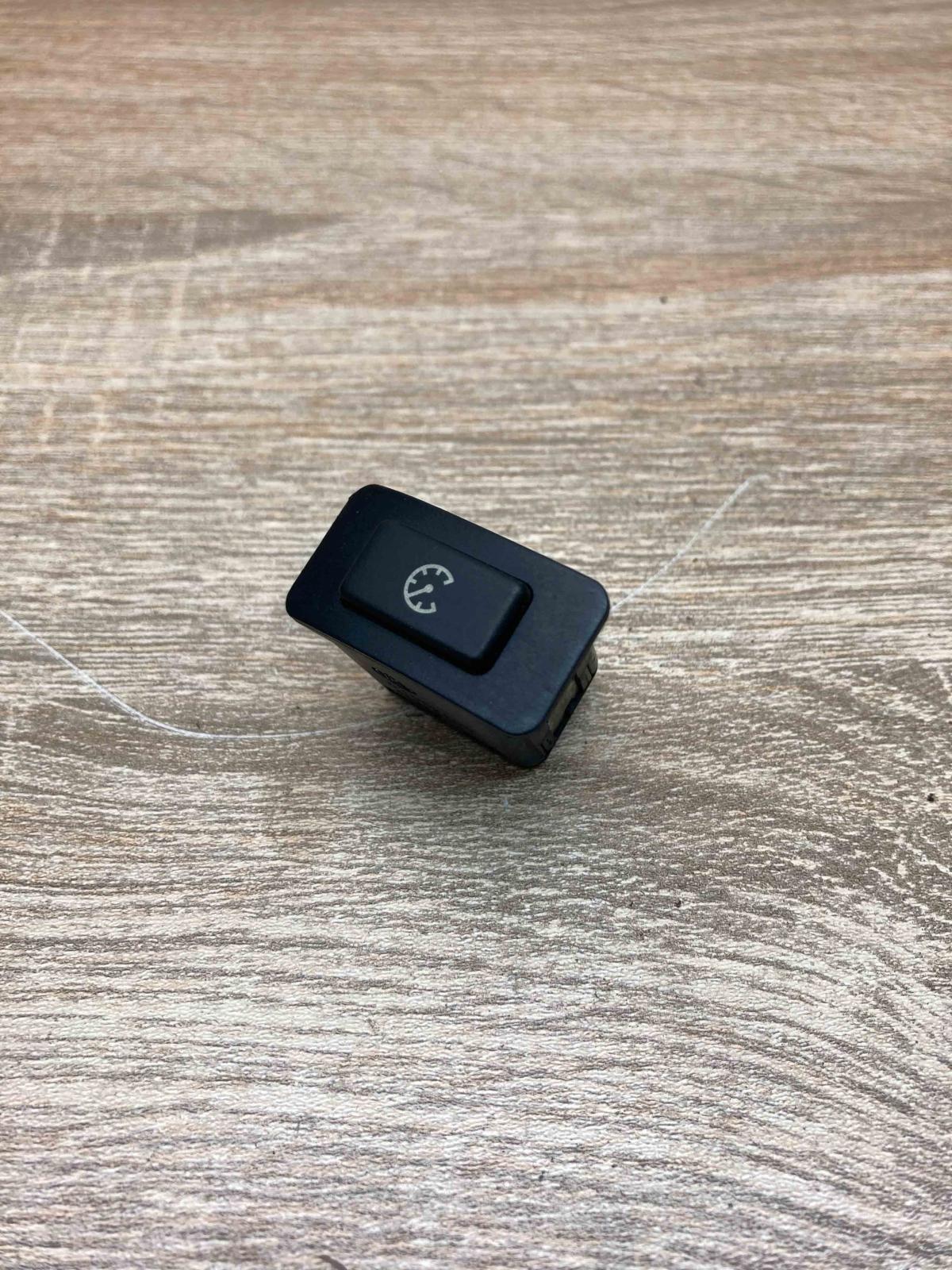 8352256   Panel lighting control switch BMW 7 E38