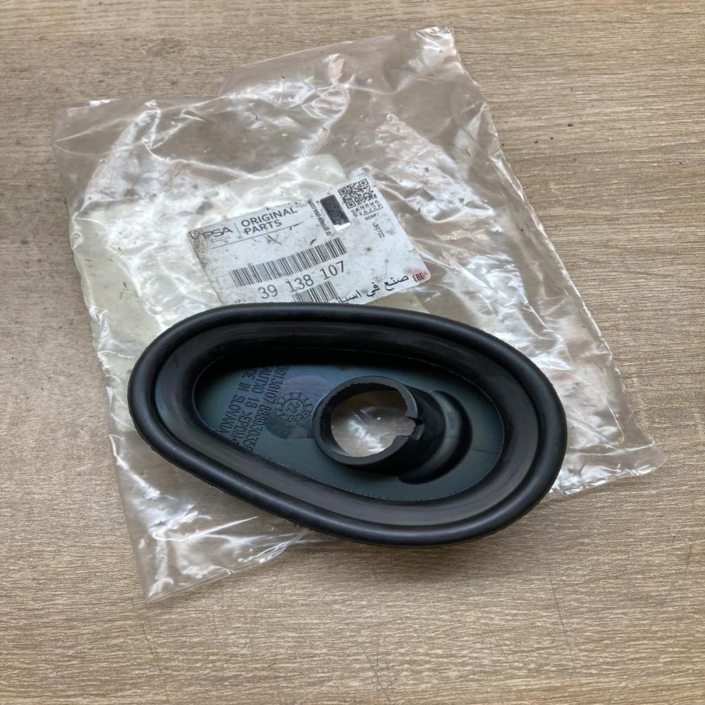 39138107   Steering wheel column trim Opel Astra K