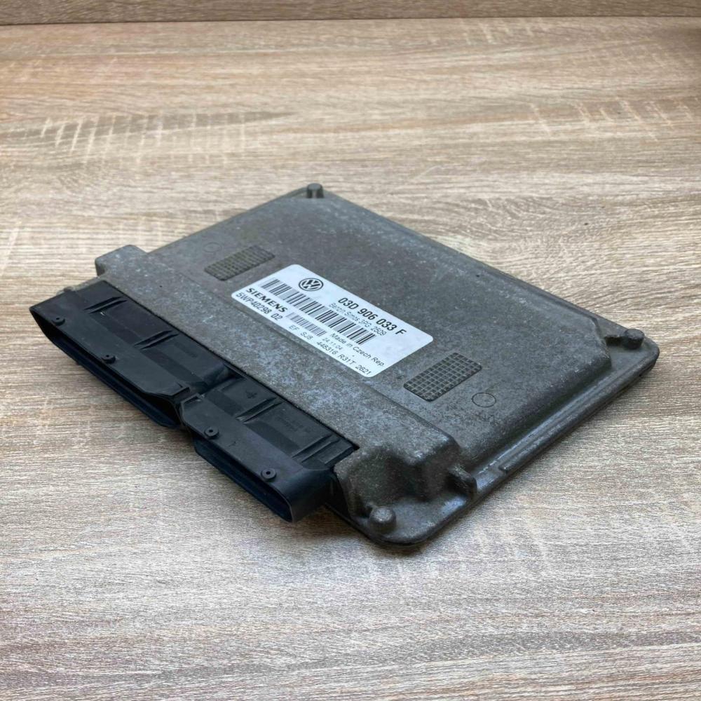 03D906033F 5WP40298  Engine control unit/module ECU Volkswagen Polo IV 9N3