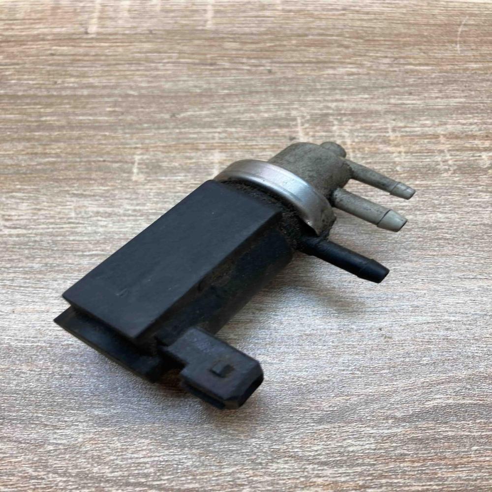 8200162073   Turbo solenoid valve Renault Laguna II