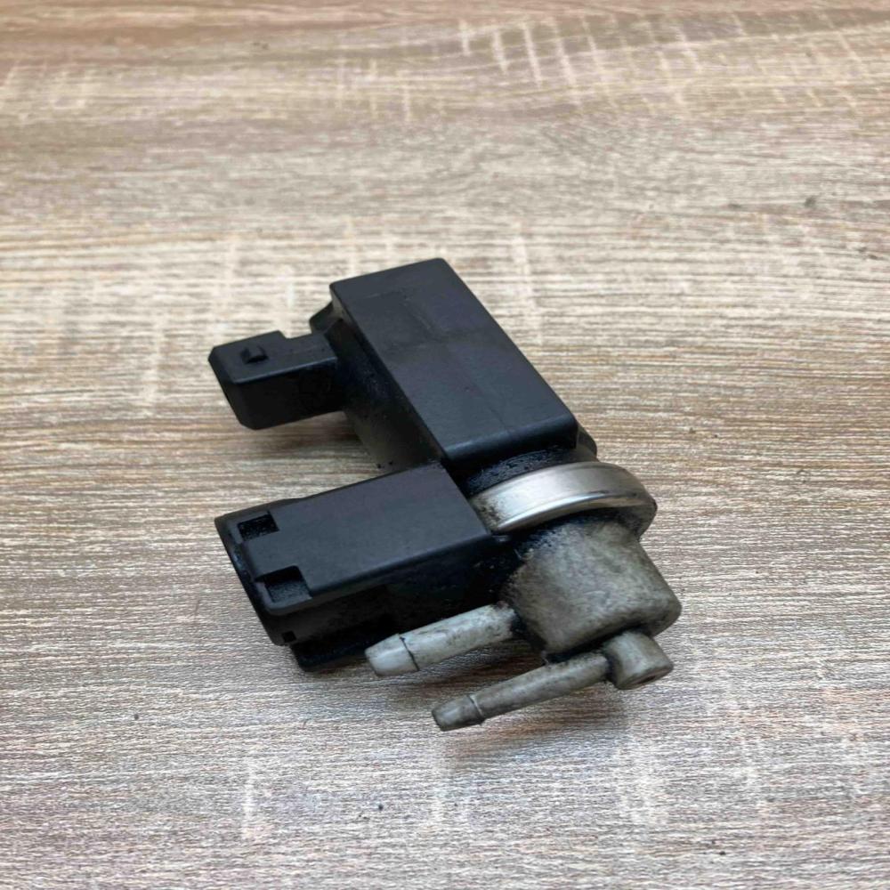 8200412005   Turbo solenoid valve Renault Laguna II