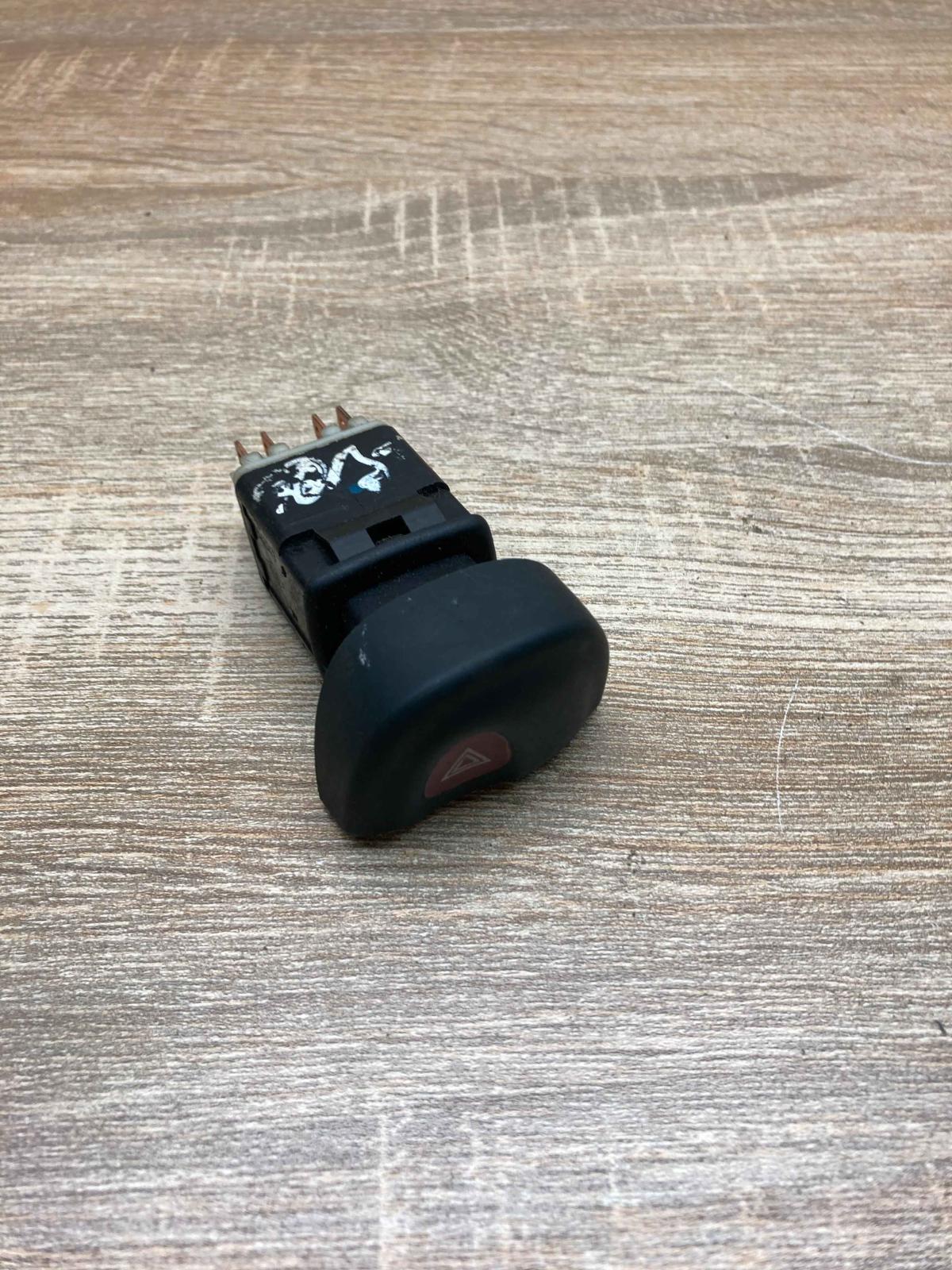 841043 3487  Hazard light switch Renault Scenic I