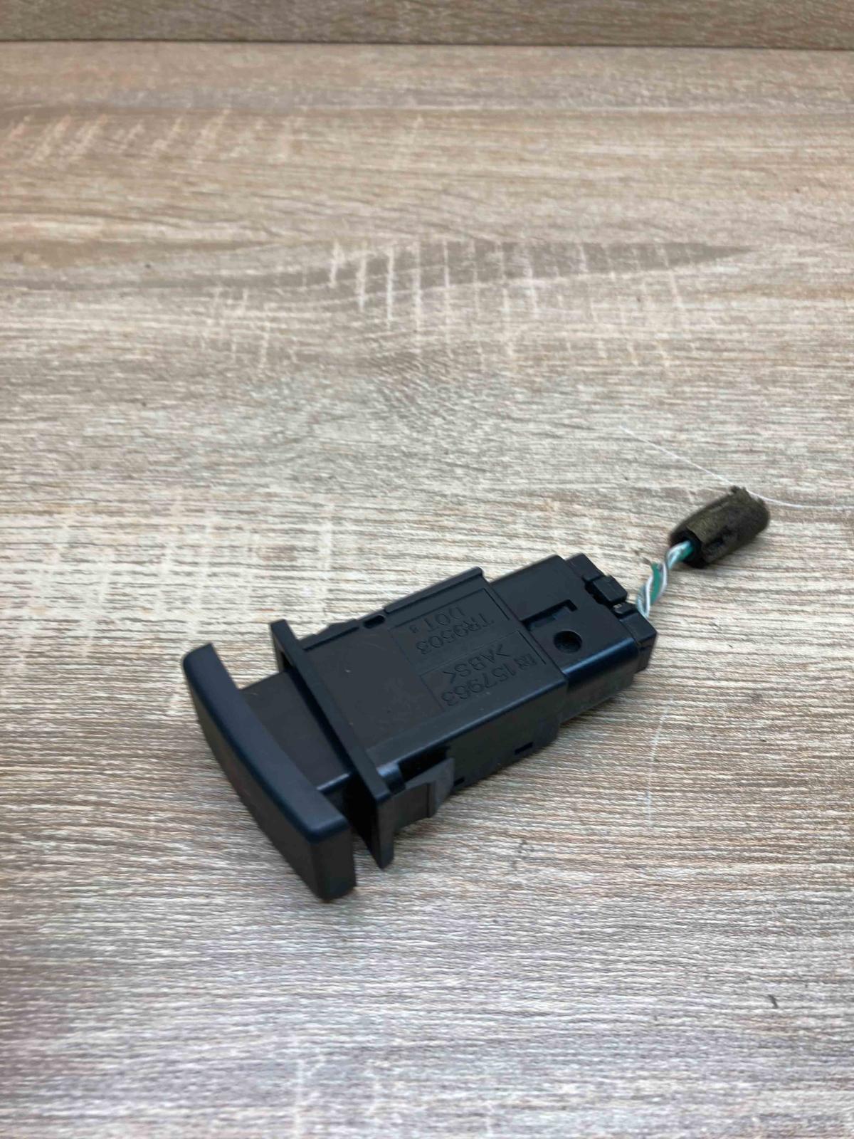 157963 TR9503 With Plug Hazard light switch Toyota Avensis T250