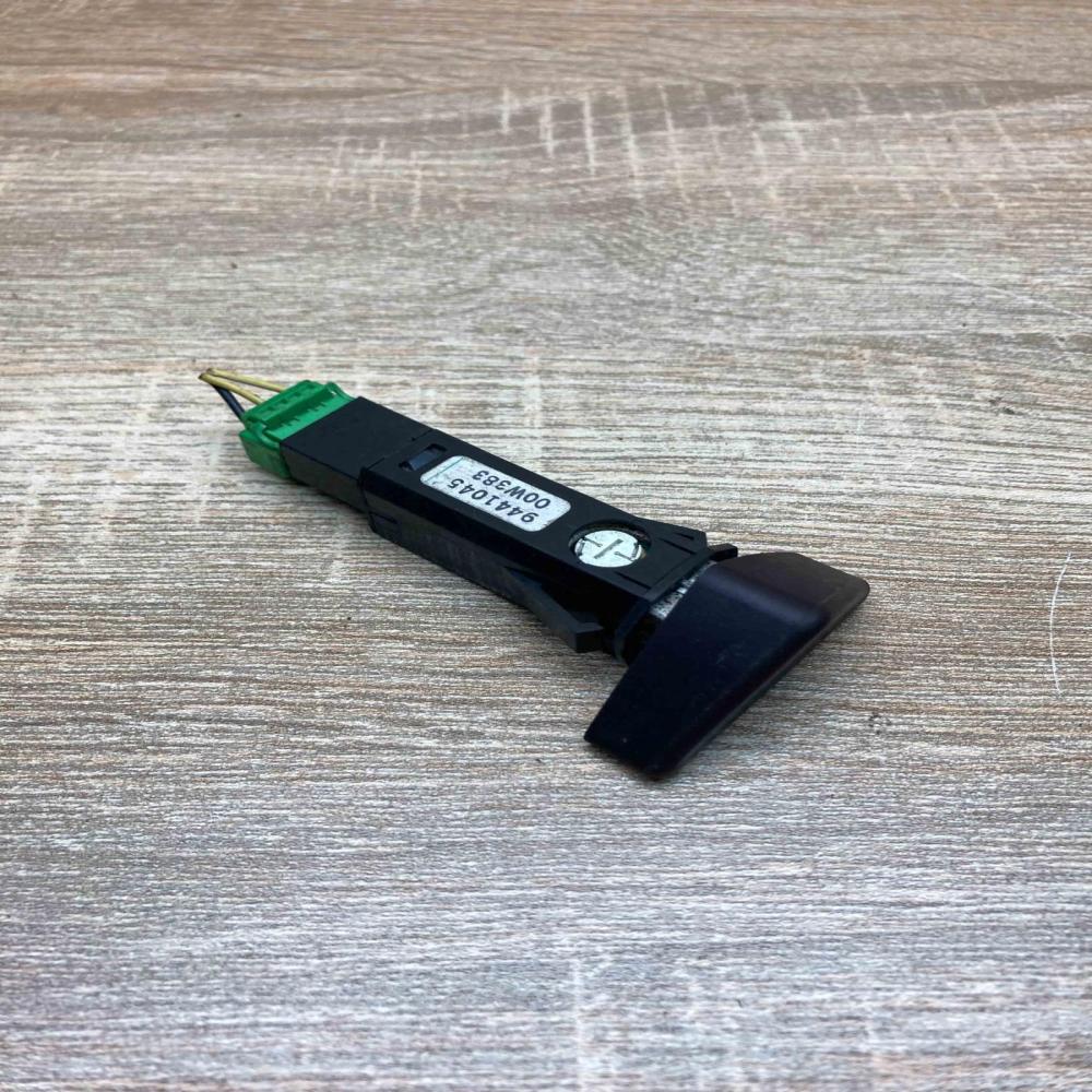 9441045  With Plug Hazard light switch Volvo V70