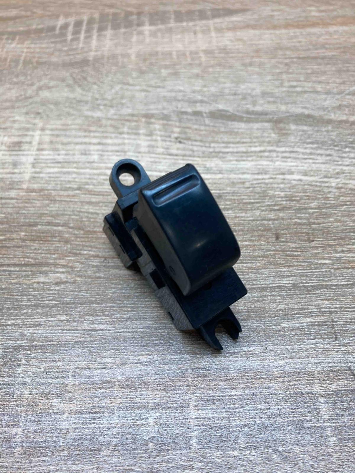 25411 AV600   Electric window control switch Nissan Primera