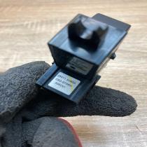 25411 AV600   Electric window control switch Nissan Primera