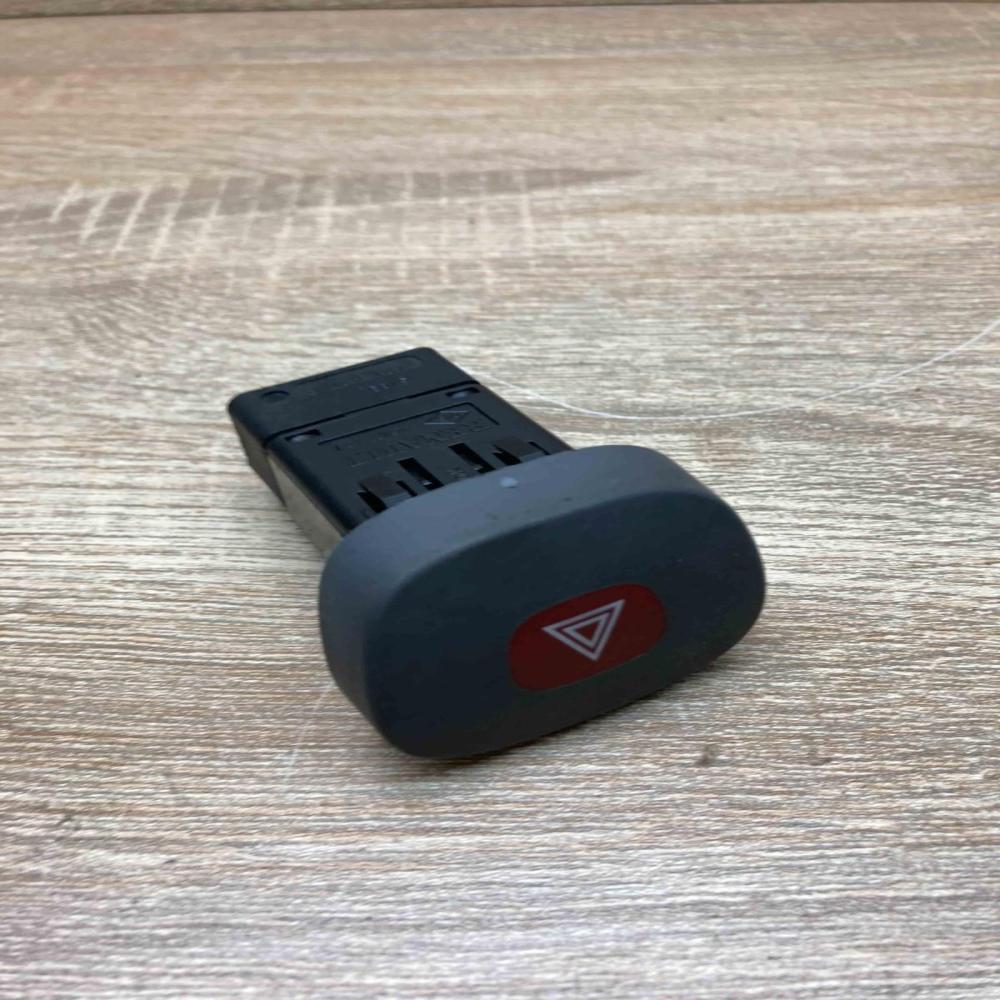 2517701 421820B  Hazard light switch Renault Scenic I