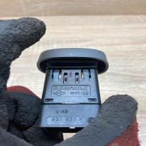 2517701 421820B  Hazard light switch Renault Scenic I