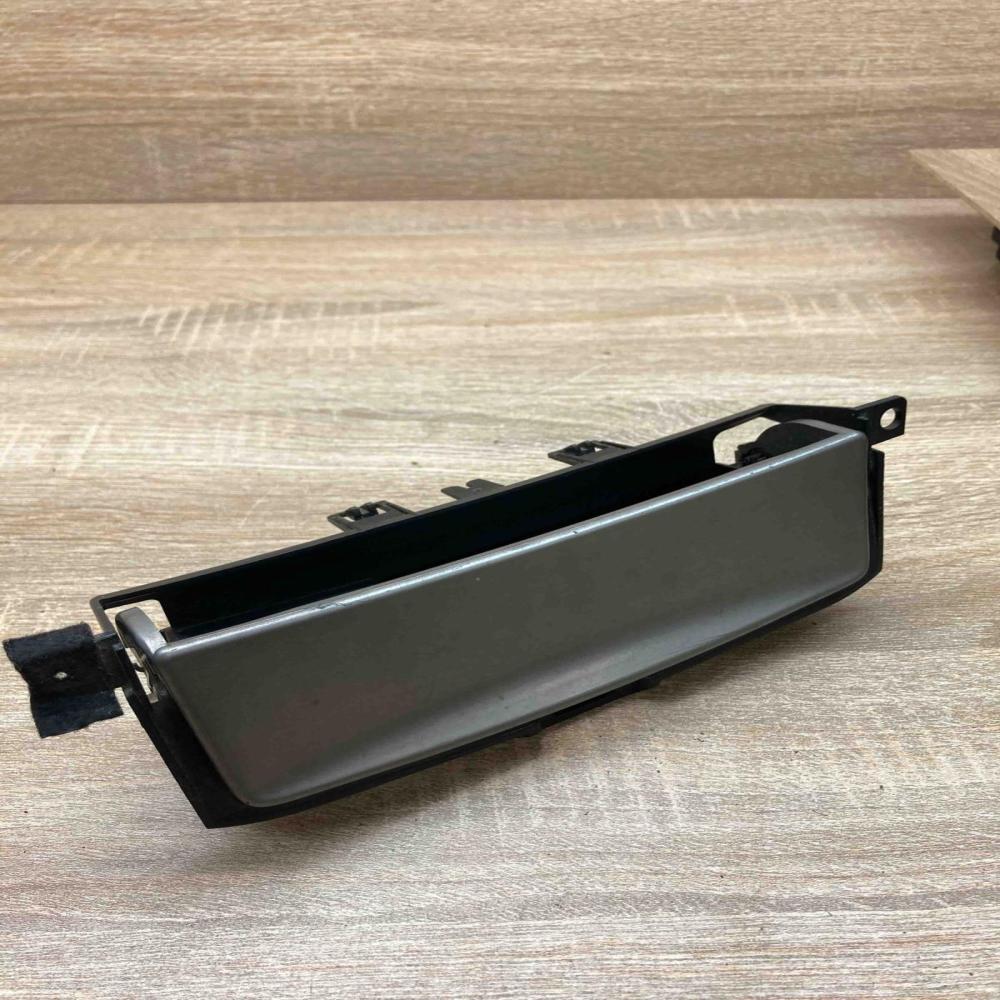 1138790A   Car ashtray Ford S-MAX