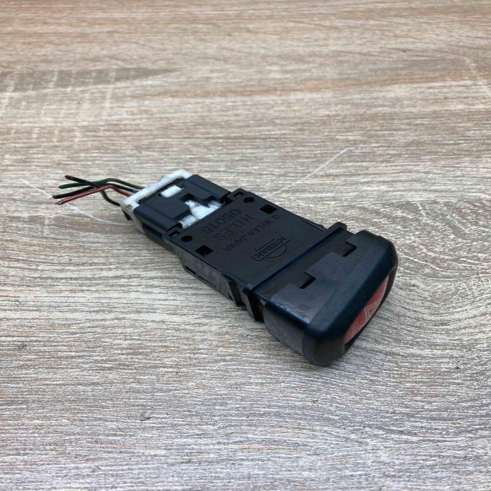 06016 8 Niles Japan  Hazard light switch Nissan Almera Tino