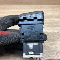 06016 8 Niles Japan  Hazard light switch Nissan Almera Tino