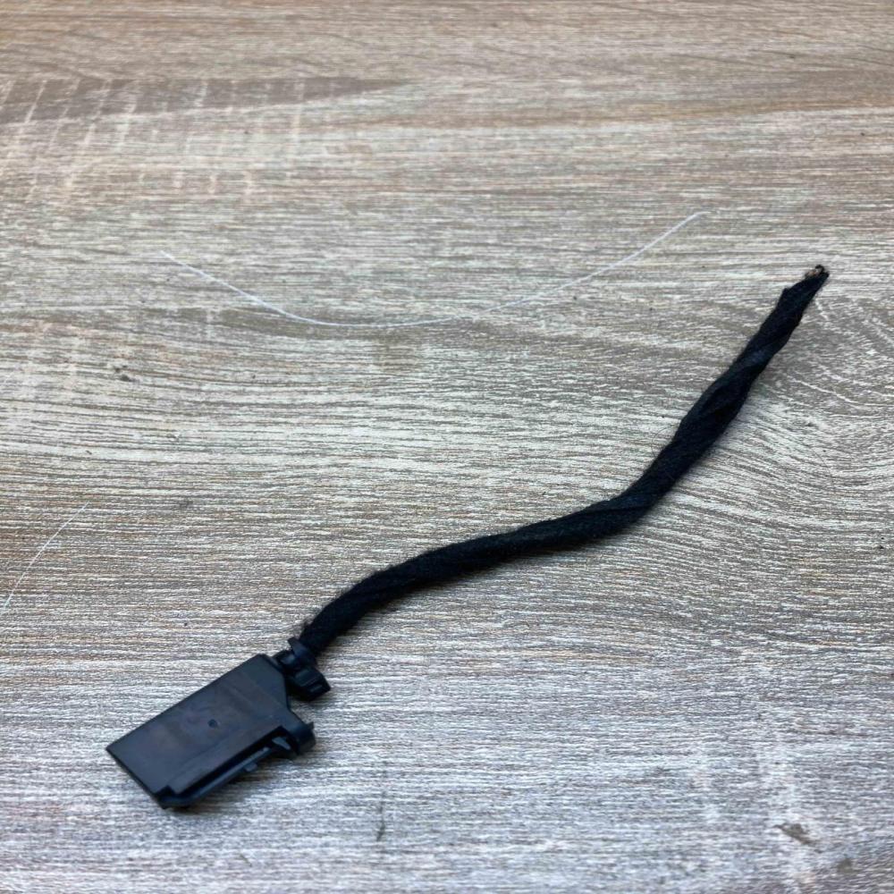 4D0971636   Plug wire Volkswagen PASSAT B8