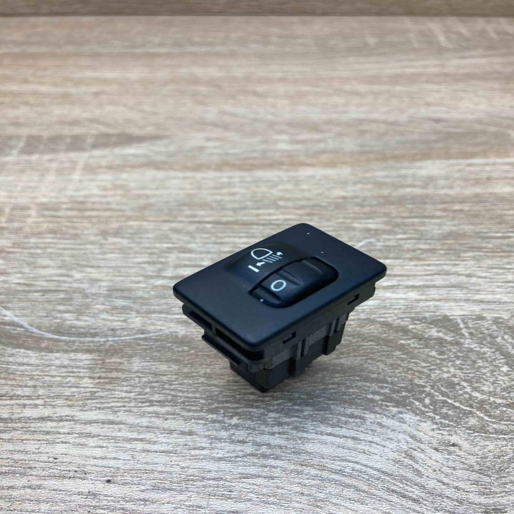 8415202040   Headlight level height control switch Toyota Auris 150