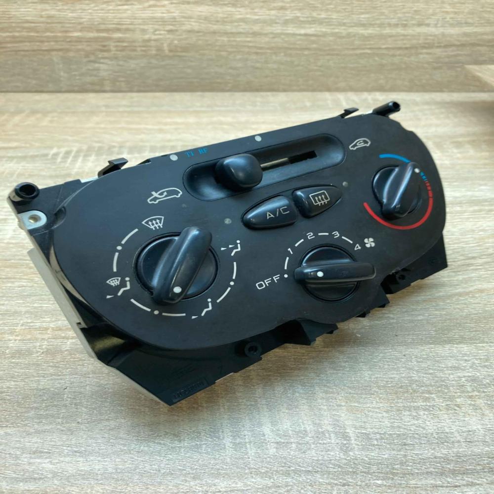 10689 01 10687 01  Climate control unit Peugeot 206