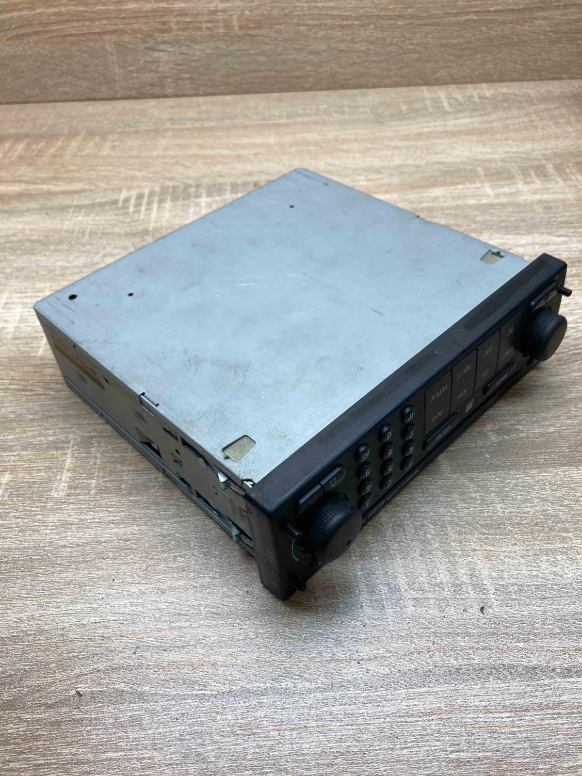 9119938 313203739 UR4 Radio/CD/DVD/GPS head unit Opel Zafira A
