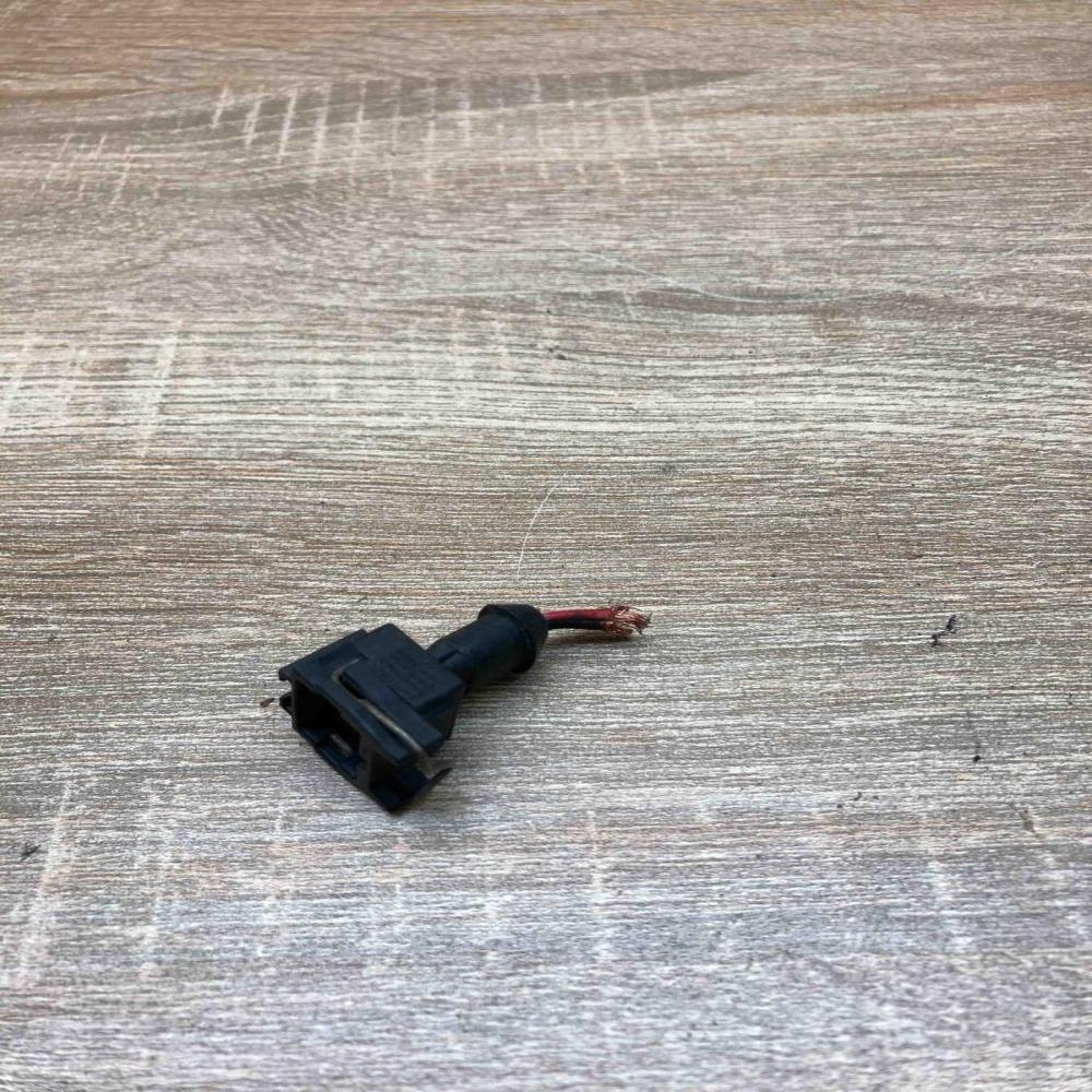 979040   Plug wire Volvo V70