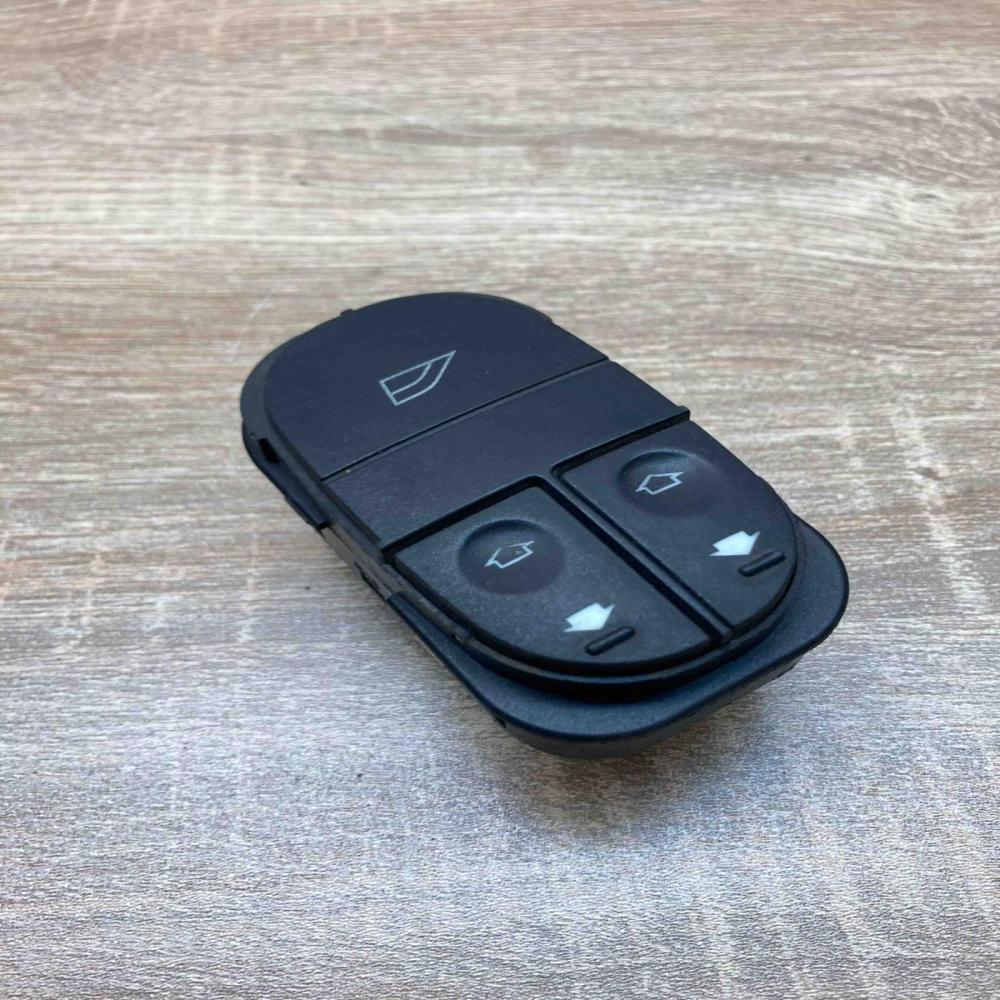 93BG14529BA 03160400  Electric window control switch Ford Mondeo MK I