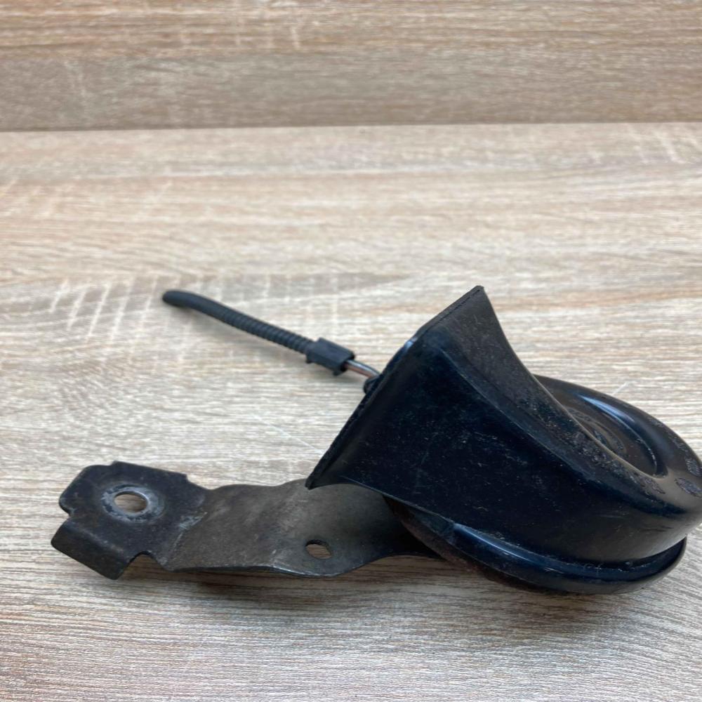 703881157 4D0971992 With Plug Horn signal Audi A4 S4 B5 8D