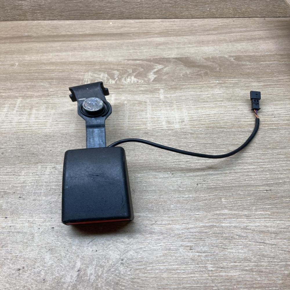 7395075   Rear seatbelt buckle BMW X5 F15