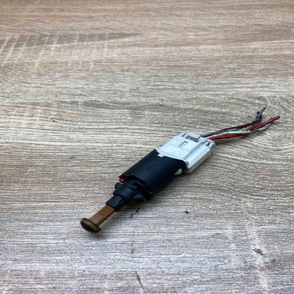 9643478880  With Plug Brake pedal sensor switch Peugeot 206