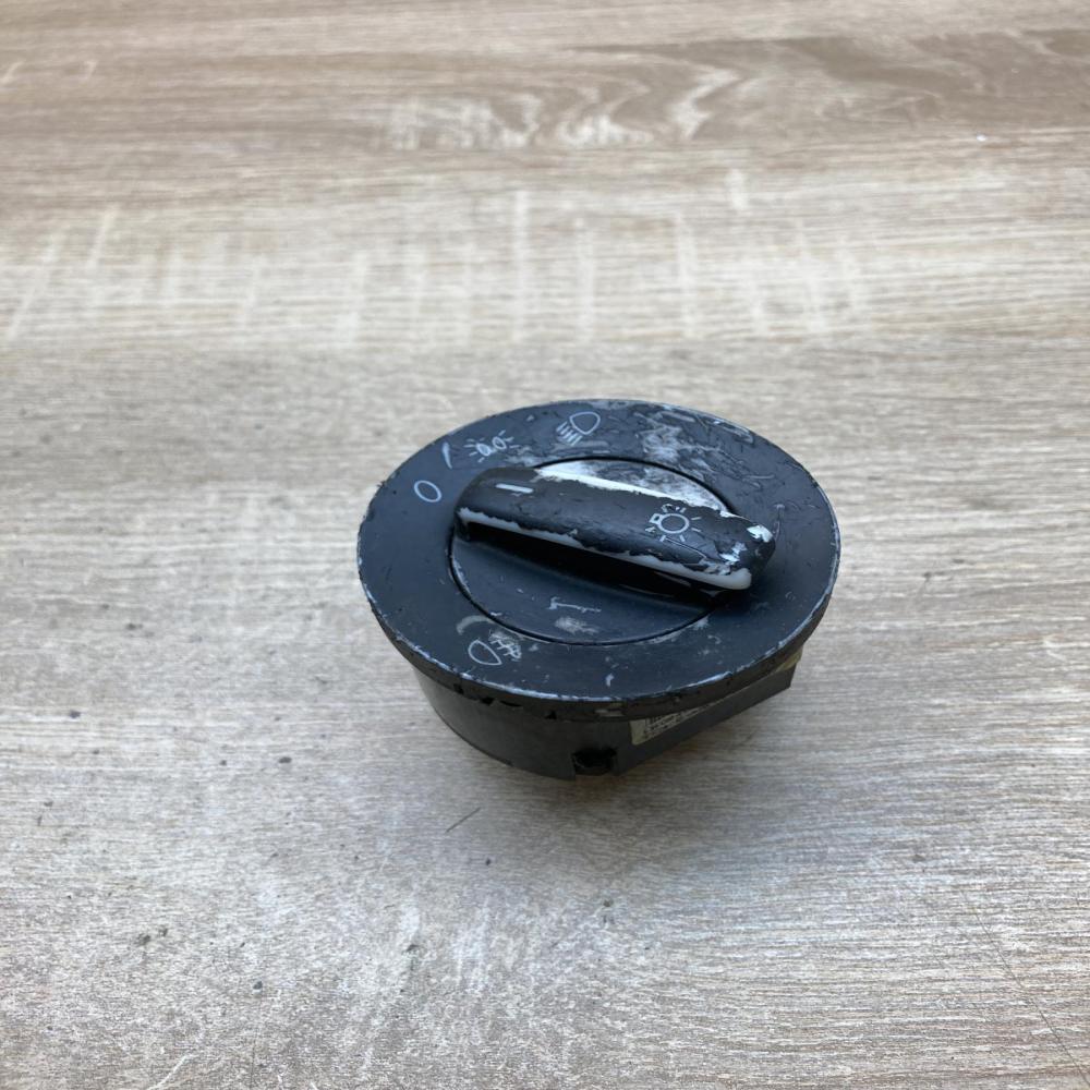 1K0941431B   Light switch Volkswagen Golf VI