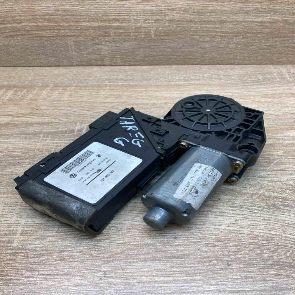 3D1959793 05074300  Front door window regulator motor Volkswagen Touareg I