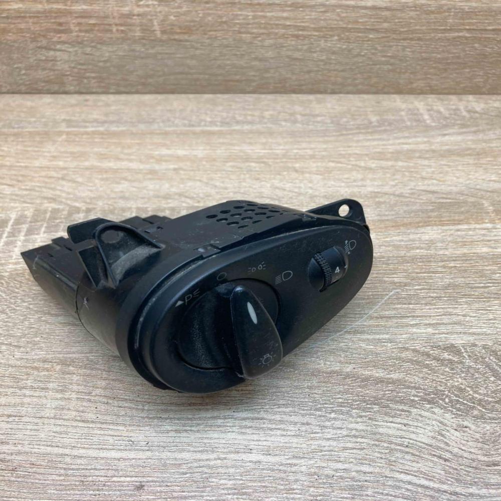 98AG 13A024 CH 04052524  Light switch Ford Focus