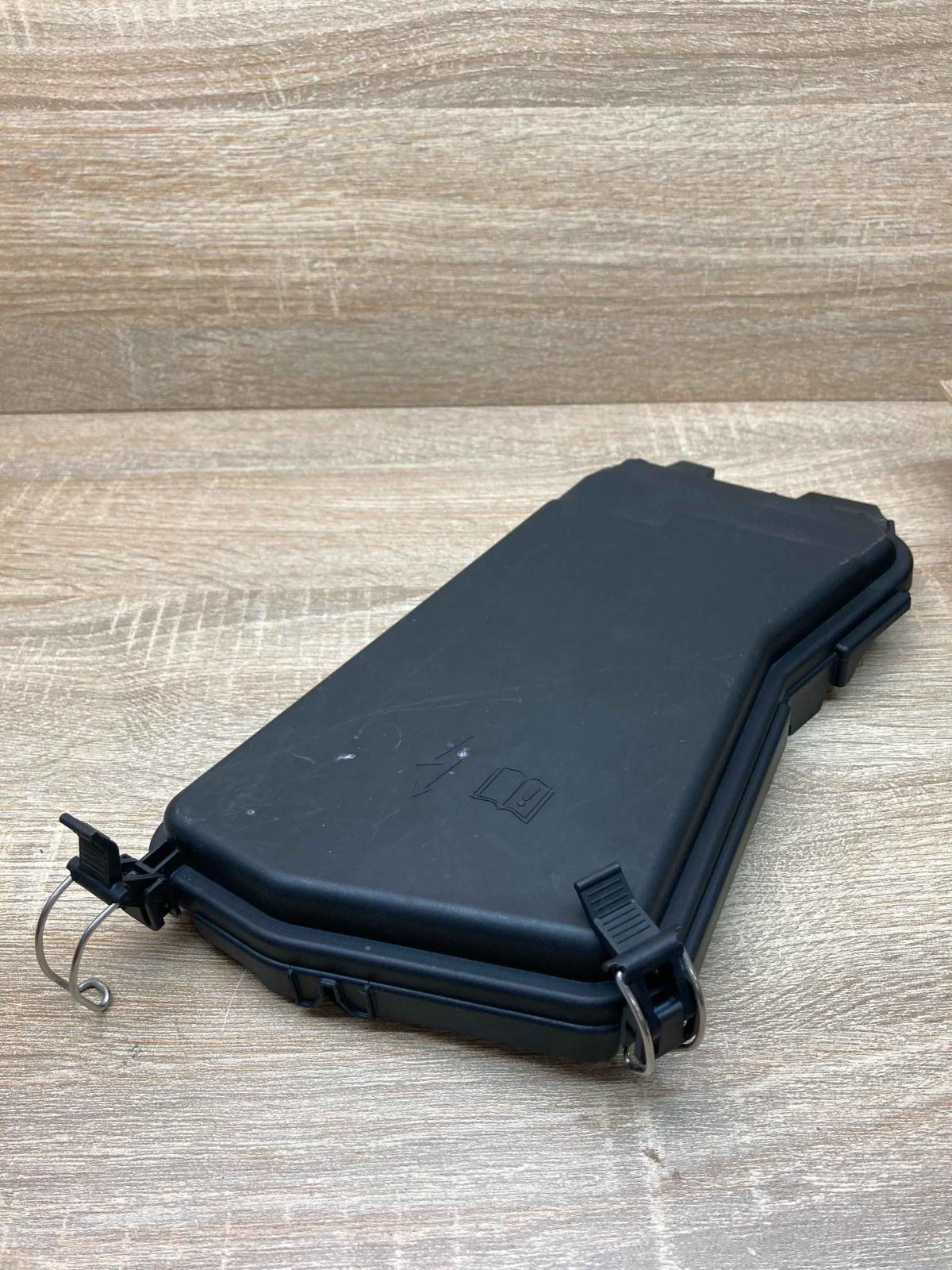 A2125400382   Fuse box cover Mercedes-Benz E W212