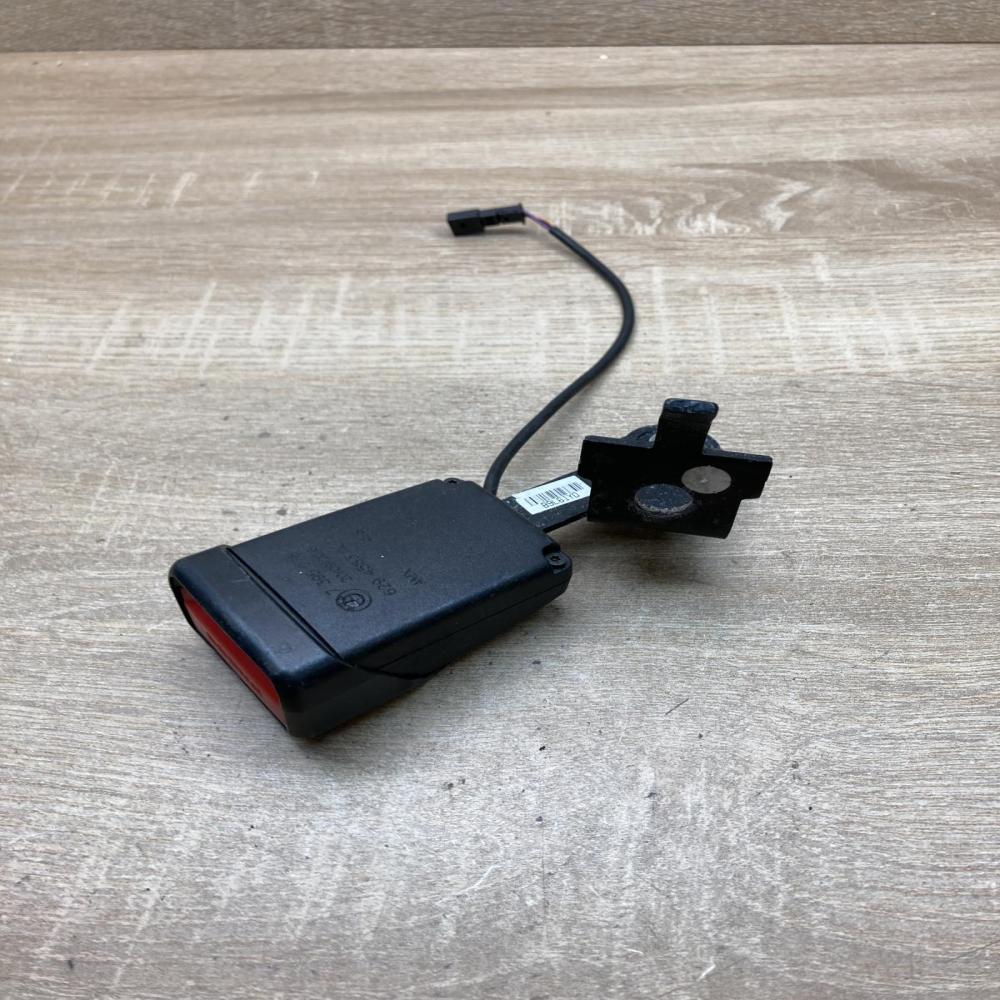 7395076   Rear seatbelt buckle BMW X5 F15