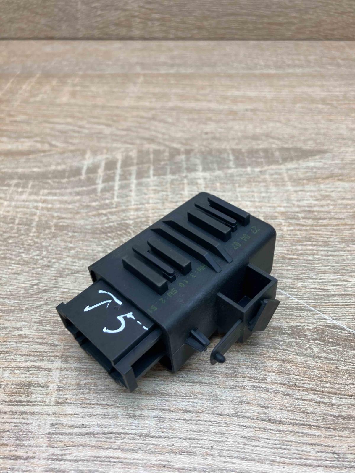 1Z0959772B   Other relay Volkswagen Touran I