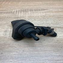 1748875 02592 030  Valve vacuum BMW 7 E38