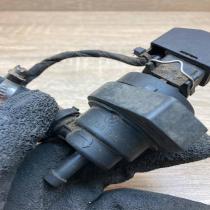 1748875 02592 030  Valve vacuum BMW 7 E38