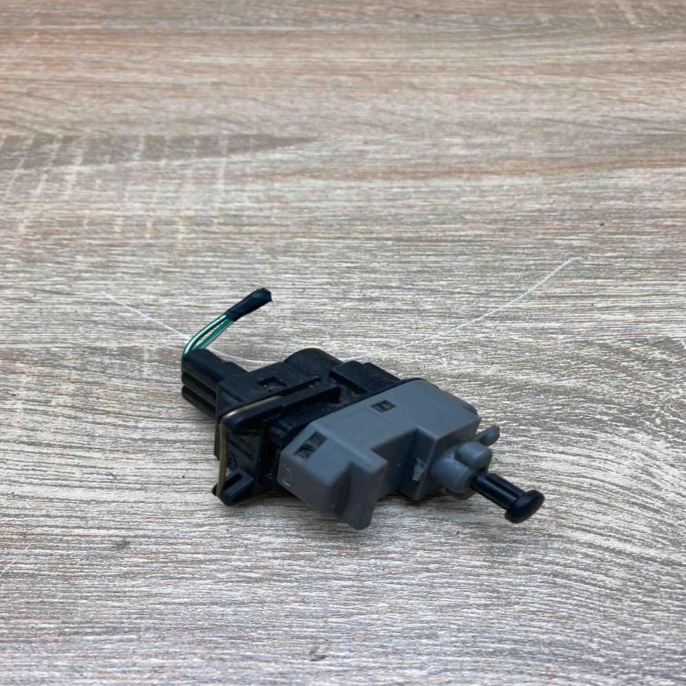 1S7T 13480 AA 97AG 14489GCA With Plug Brake pedal sensor switch Ford Fiesta