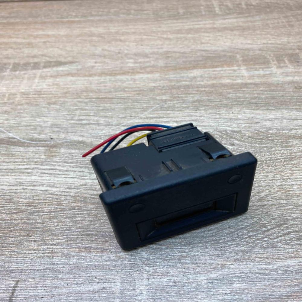 7700812450  With Plug Screen/display/small screen Renault 21