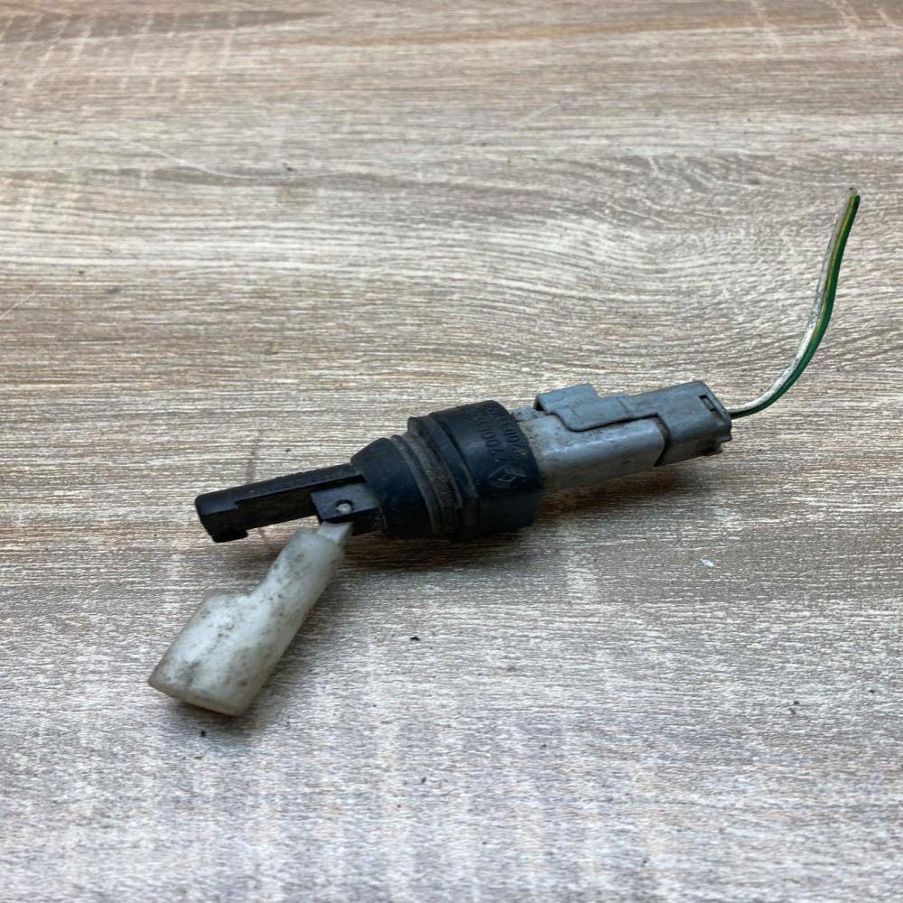 7700812408  With Plug Sensor Renault Safrane