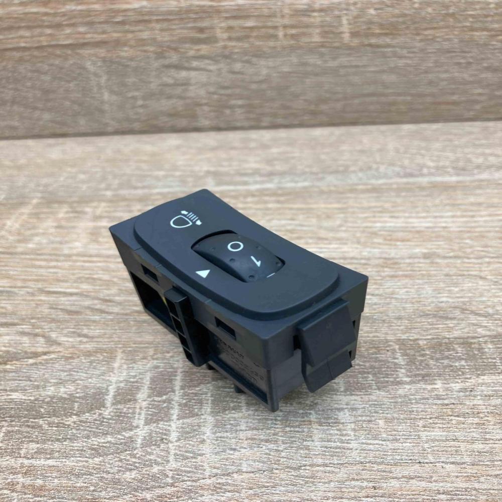 8200002439   Headlight level height control switch Renault Laguna II