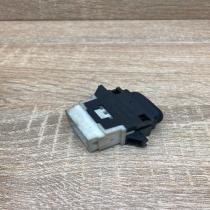 7700822677B   Electric window control switch Renault Laguna I
