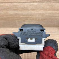 7700822677B   Electric window control switch Renault Laguna I