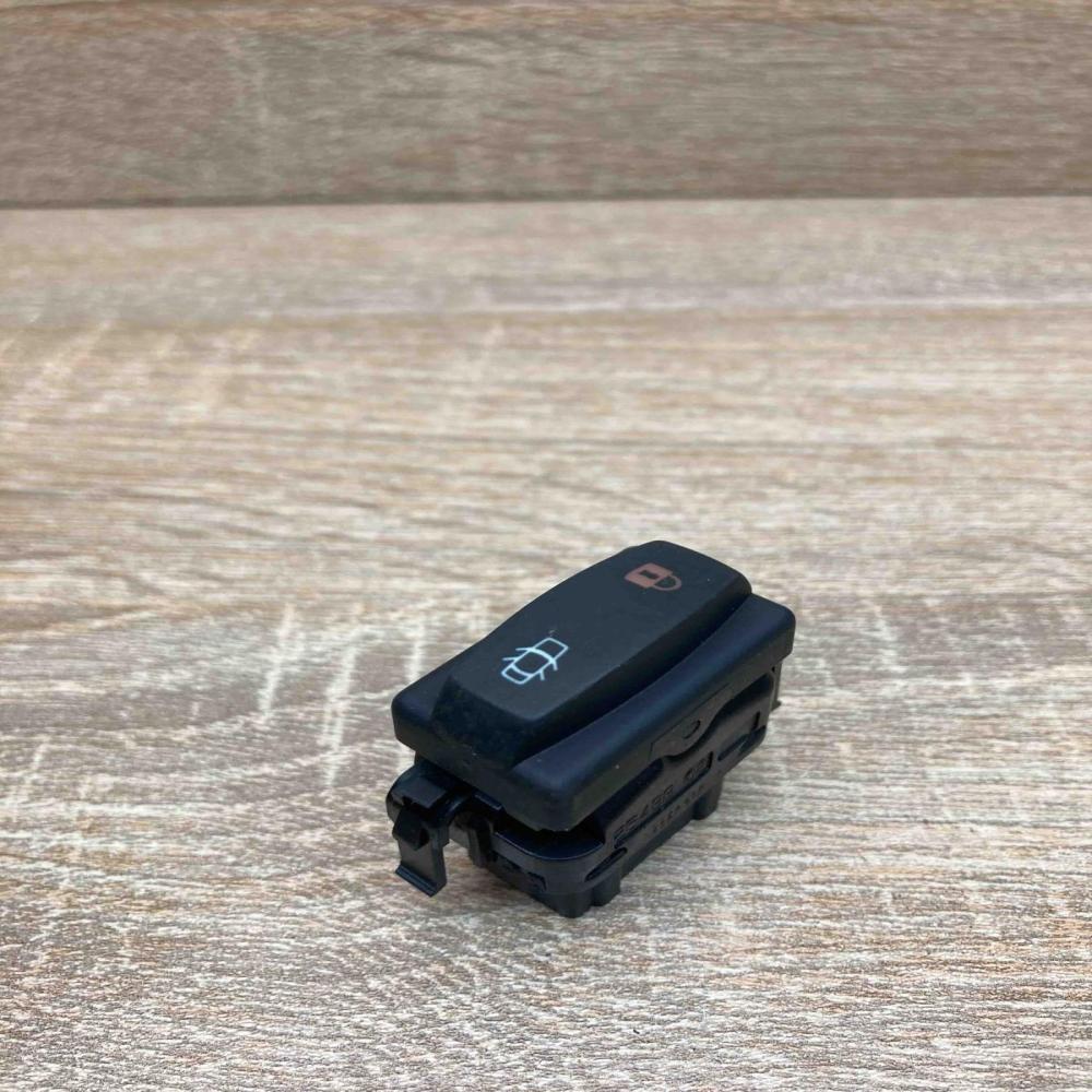 2648802 002446B  Central locking switch button Renault Laguna II