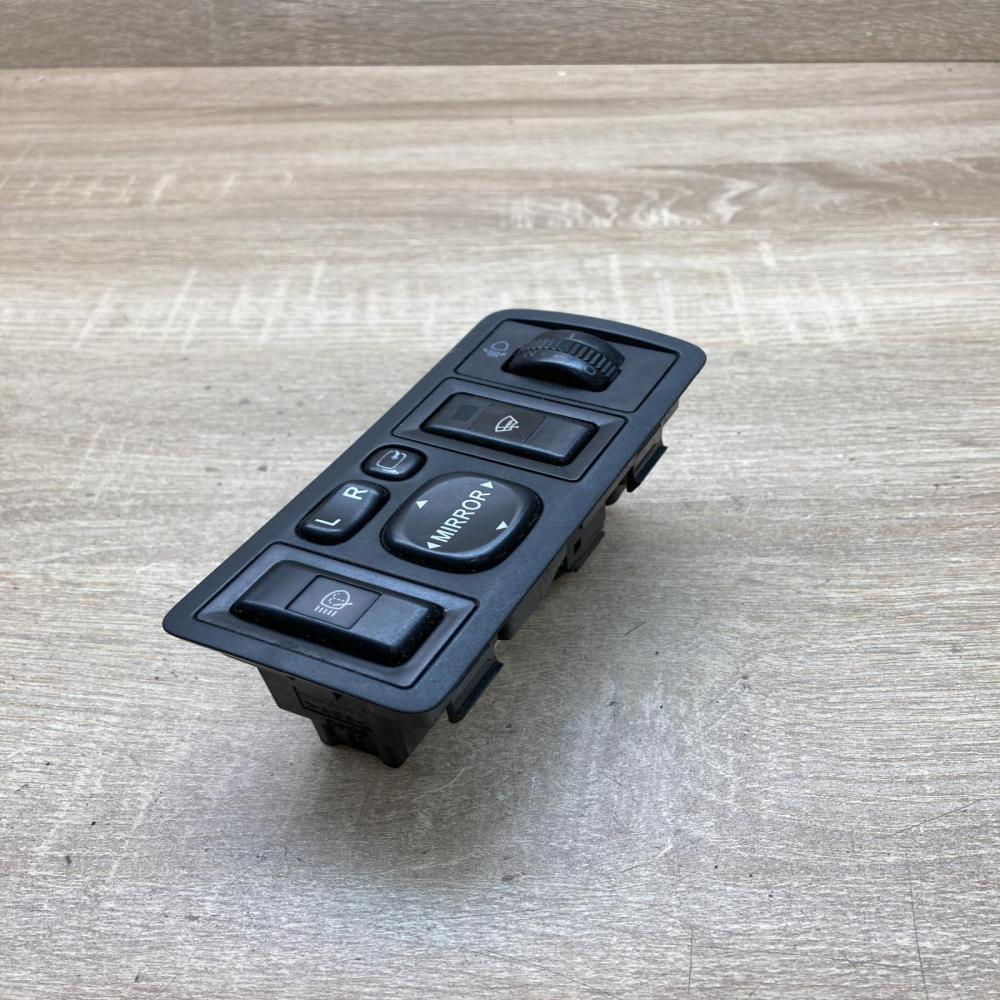 777669 183575  Wing mirror switch Toyota Avensis T250