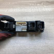 777669 183575  Wing mirror switch Toyota Avensis T250